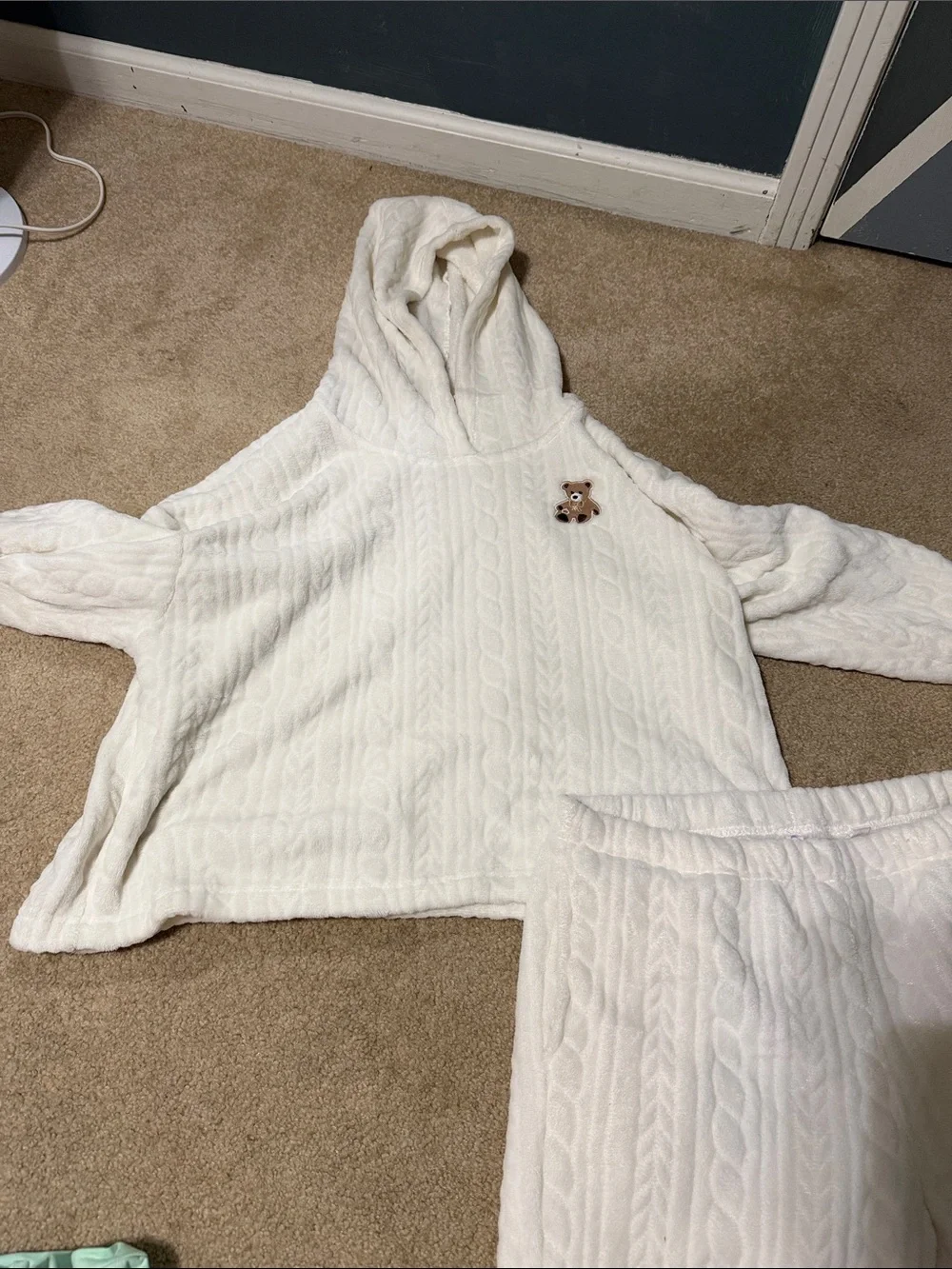 Cozy Cream Cable-Knit Women’s Pajama Set with Hood